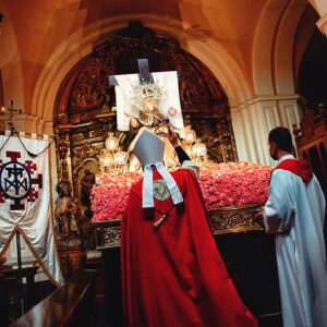 El Arzobispo de Zaragoza bendice la nueva Corona de la Virgen